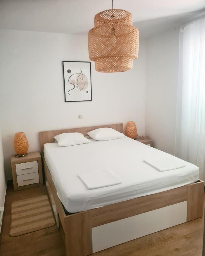 Hello Sunshine - Apartment On The Beach Zubovići 외부 사진